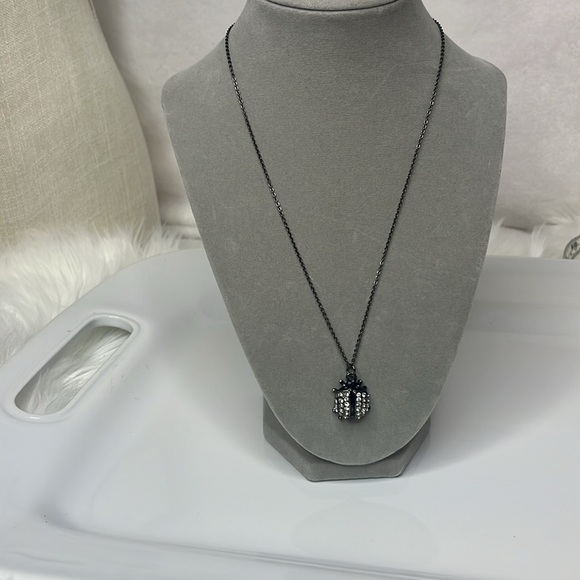 LADYBUG 🐞 BLACK CRYSTAL NECKLACE - Picture 7 of 7